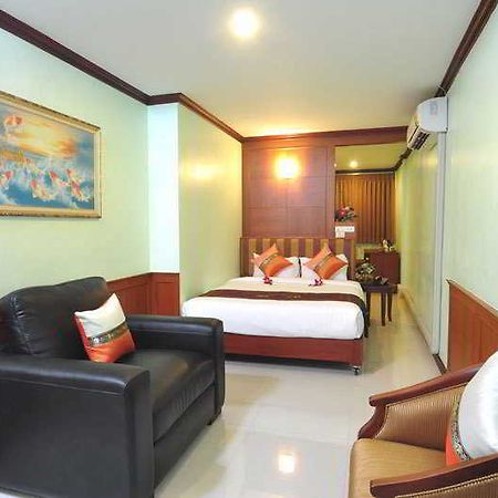 Sky Suites Bangkok Extérieur photo
