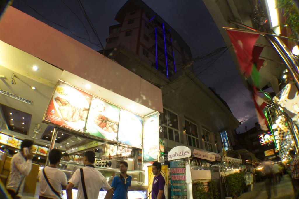 Sky Suites Bangkok Extérieur photo