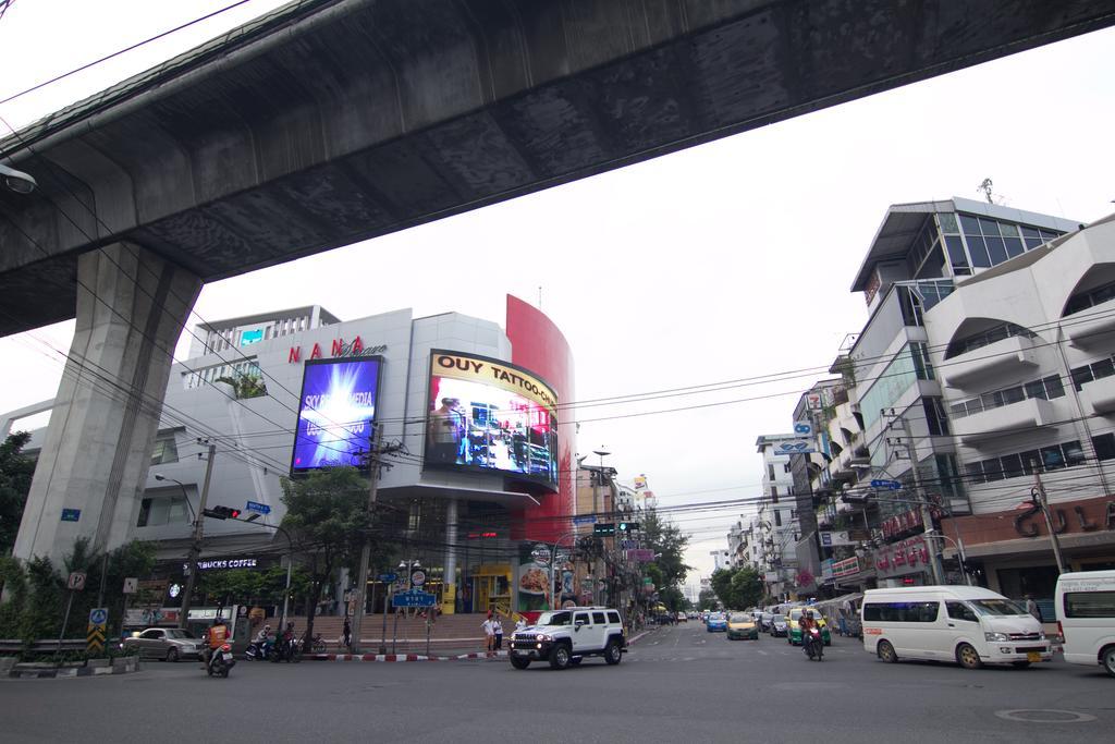 Sky Suites Bangkok Extérieur photo