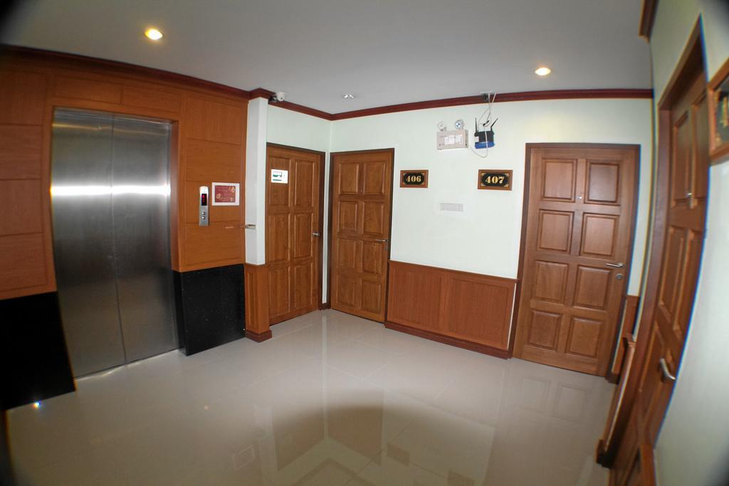Sky Suites Bangkok Extérieur photo