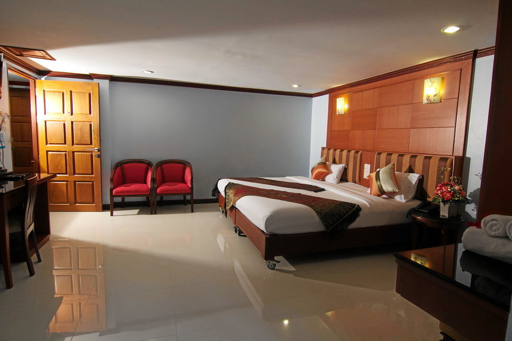 Sky Suites Bangkok Extérieur photo