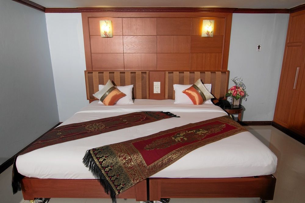 Sky Suites Bangkok Extérieur photo