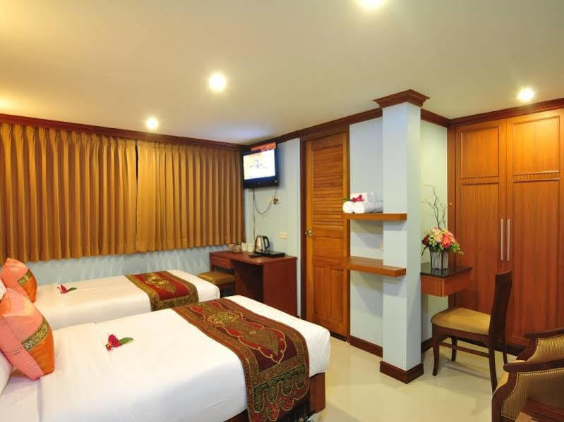 Sky Suites Bangkok Extérieur photo